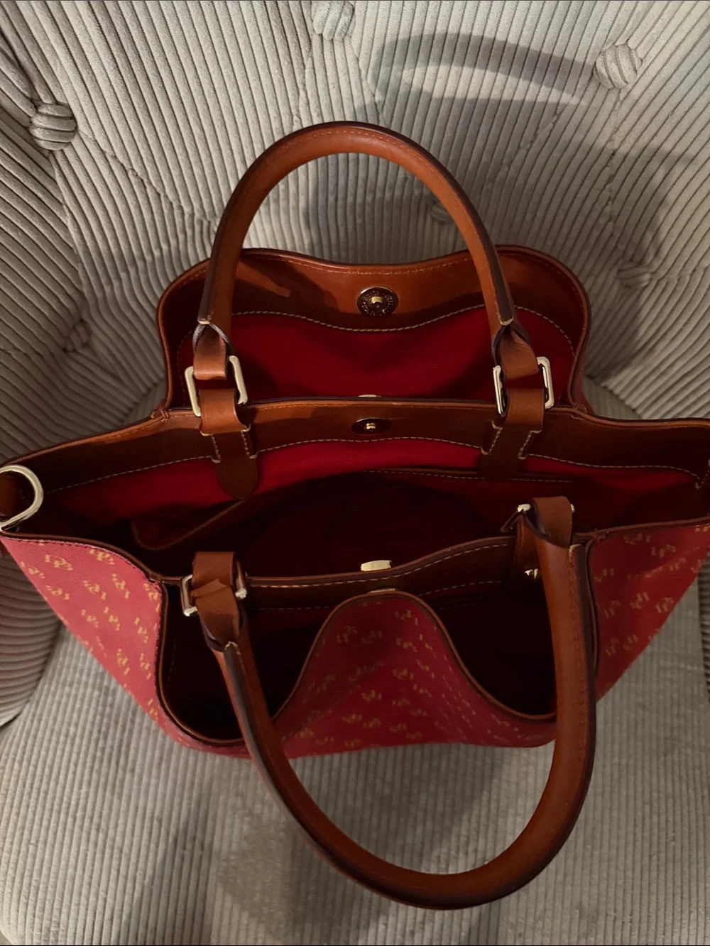 Dooney & Bourke classic dooney